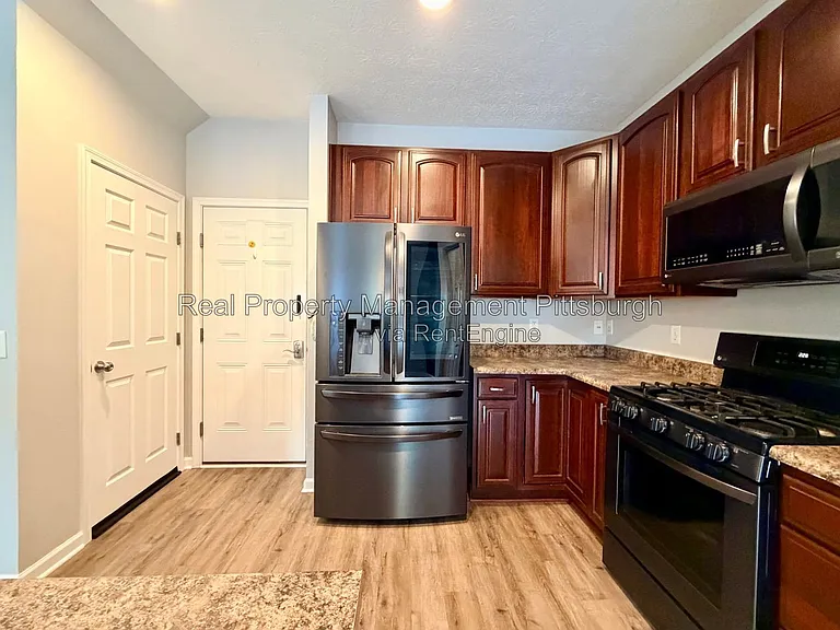 242 Corey Dr — Photo 9