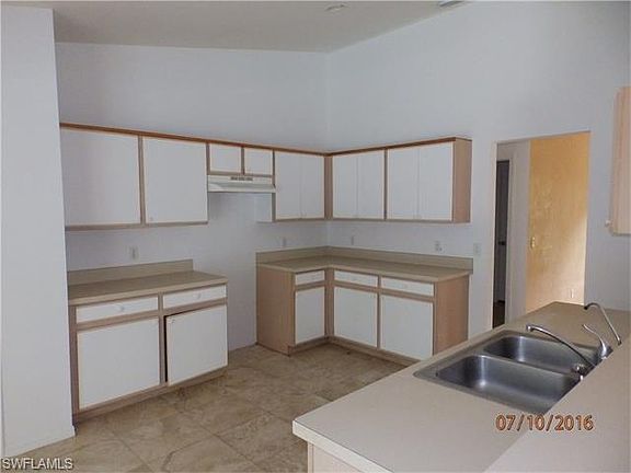 4th image of 1260 47th Ave NE