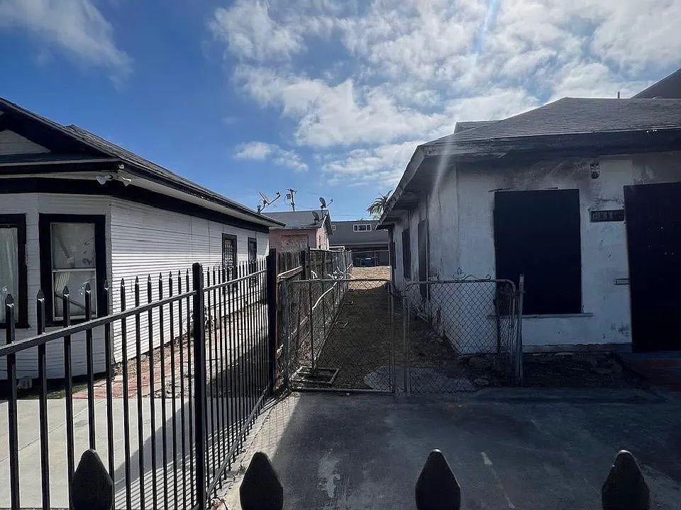 2nd image of 4427 Park Blvd