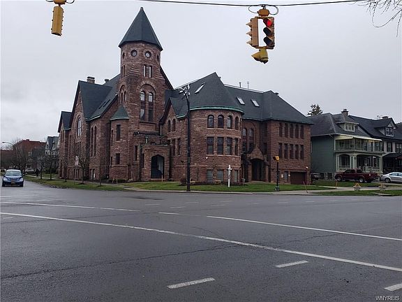 2nd image of 233 Richmond Ave #11