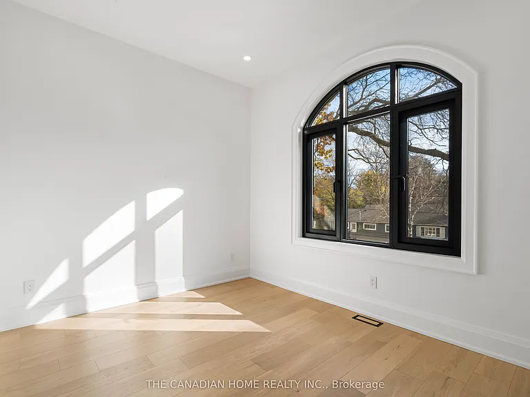 499 Rebecca St — Photo 28