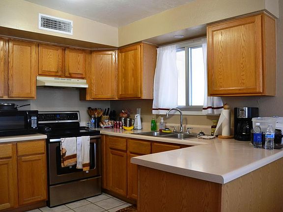 3rd image of 415 W Calle Ramona