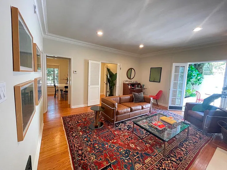 2285 N Beachwood Dr #5 — Photo 34