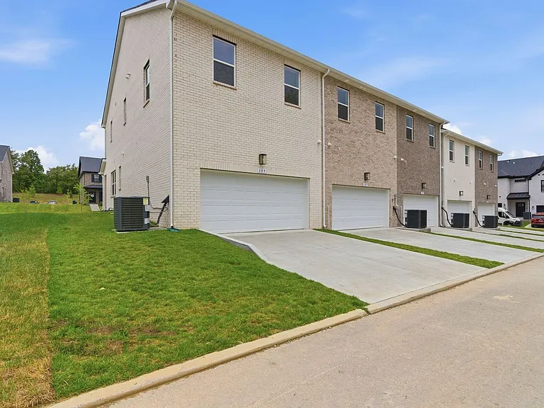 309 Lynwood Station Blvd — Photo 27
