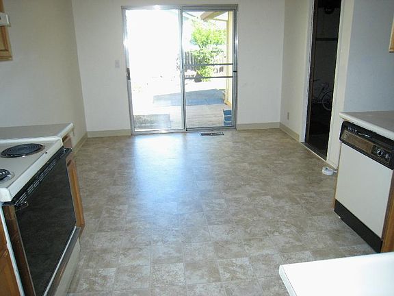 4th image of 3 Caulfield Ct