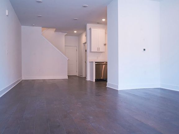 2nd image of 129 Stoutsburg Blvd