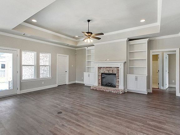 3rd image of 352 Yenni Dr