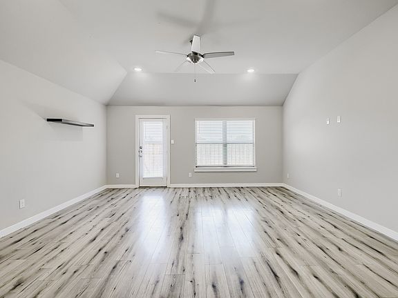 5th image of 114 Mandarin St