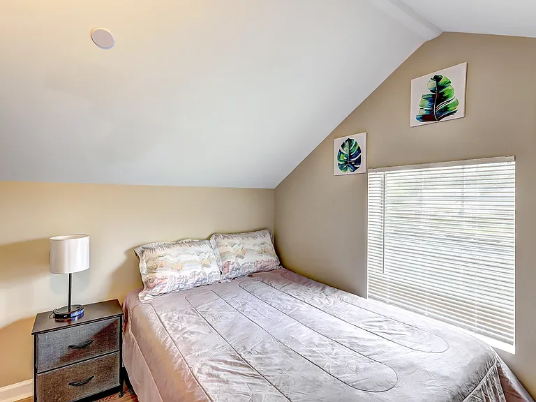 Bedroom 7- Lowery room- View 1