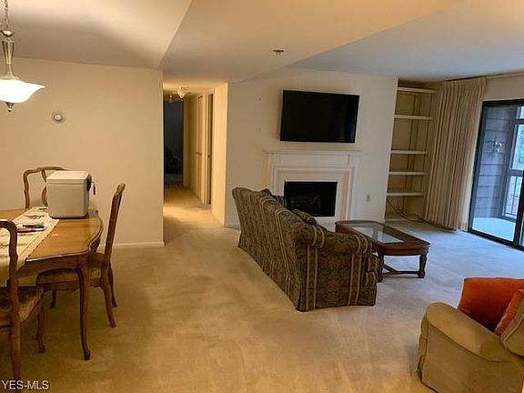 3rd image of 120 Fox Hollow Dr APT 208B