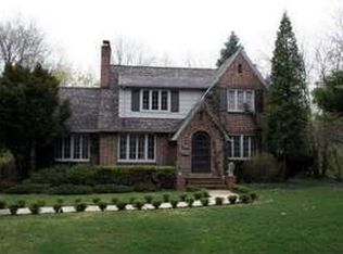 29 Elm Park Blvd, Pleasant Ridge, MI 48069