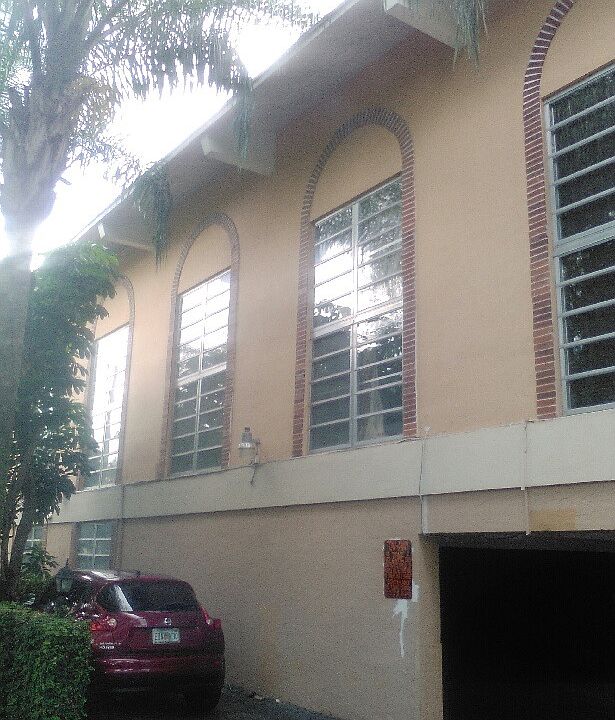 Bldg. side on Salzedo