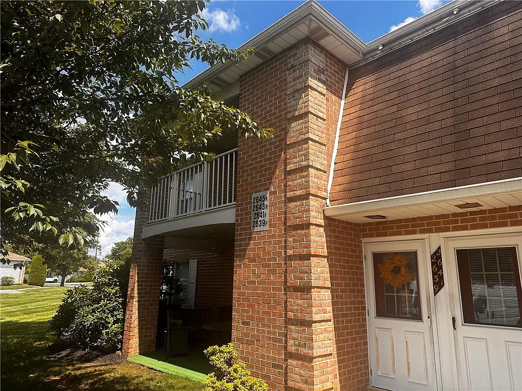 2 bed, 1.0 bath, 983 sqft, $1,795 — Photo 2