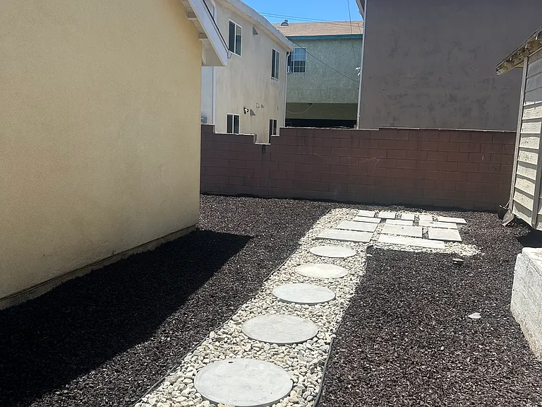 284 E 47th Pl — Photo 6