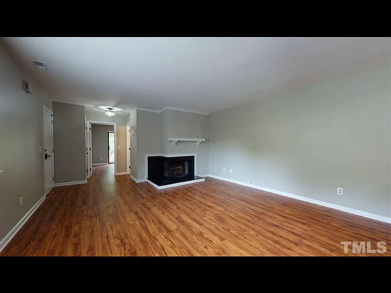 111 Brookberry Cir — Photo 4