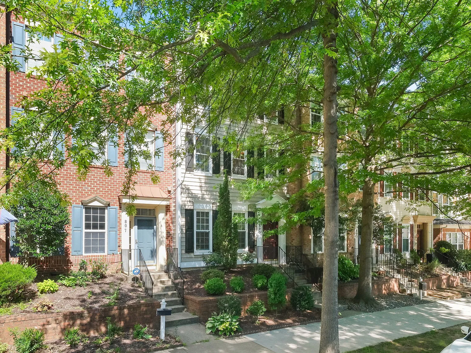 4 bed, 2.5 bath, 2160 sqft, $3,800 — Photo 3
