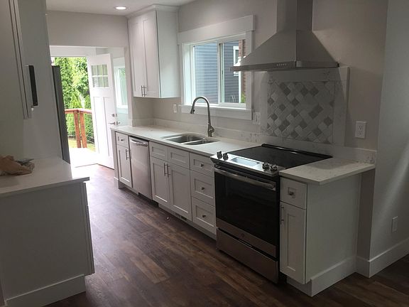 New kitchen cabinets and appliances