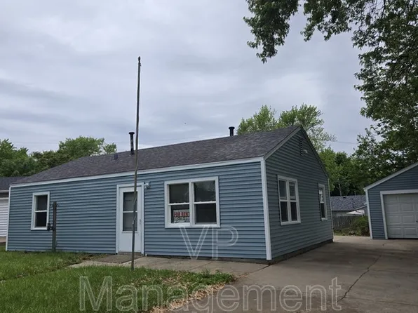 7420 Oak St, Davenport, IA 52806