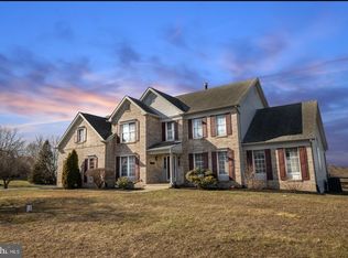 1 Devi Dr, Columbus, NJ 08022