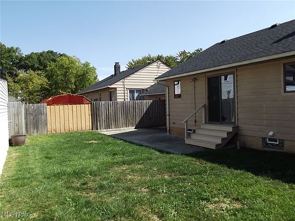 5th image of 16616 Larchwood Ave