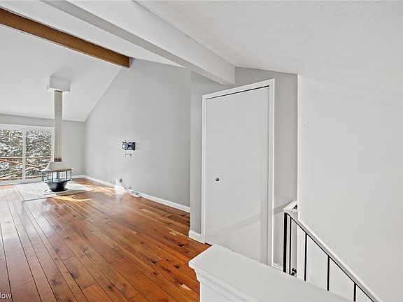 4th image of 317 Greenbriar Ct #317
