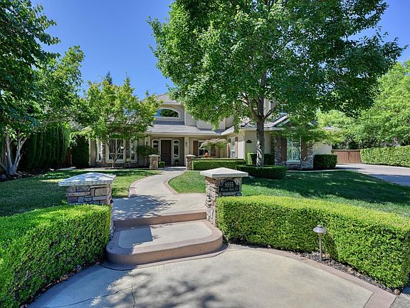 2nd image of 8555 Willow Gate Ct