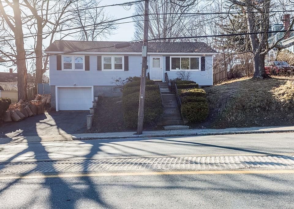1st image of 200 Kenoza Ave