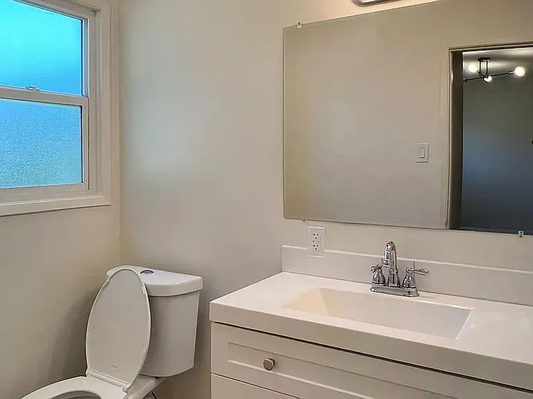 319 N Garfield Ave — Photo 10