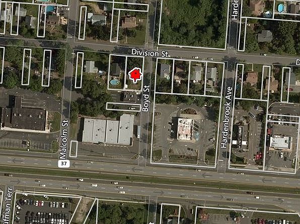 1st image of 918 Boyd St