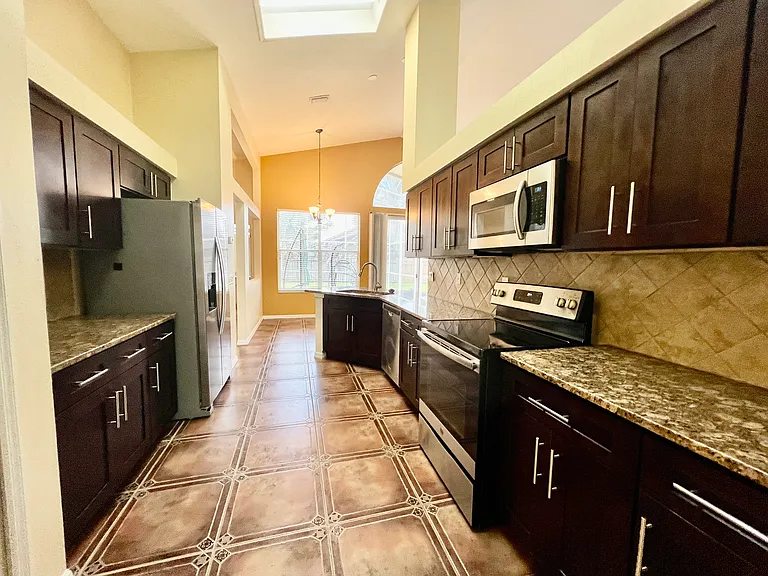 18110 Palm Breeze Dr — Photo 3
