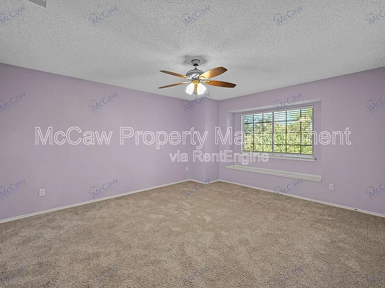 1371 Honeysuckle Ln — Photo 10