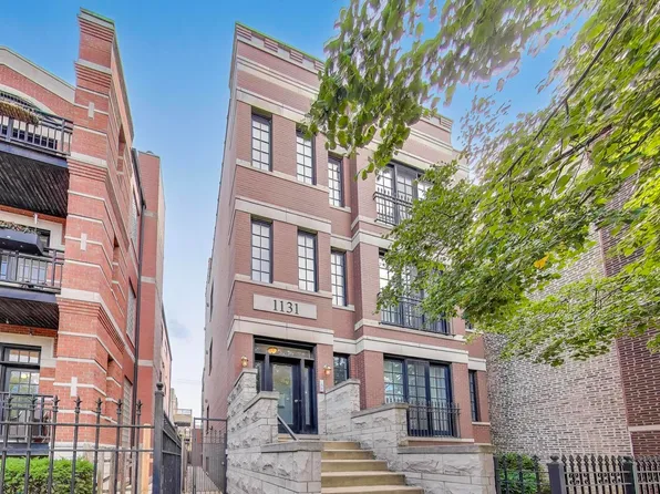1131 W Grace St Unit 3, Chicago, IL 60613