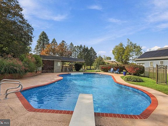 4th image of 3295 Springview Dr