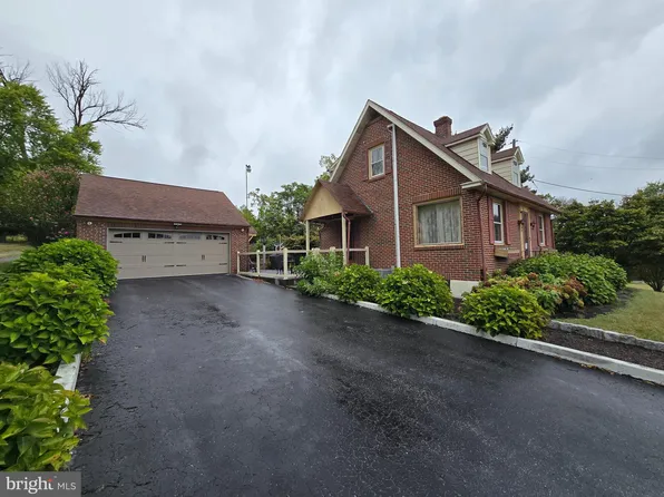 231 Douglass Dr, Douglassville, PA 19518