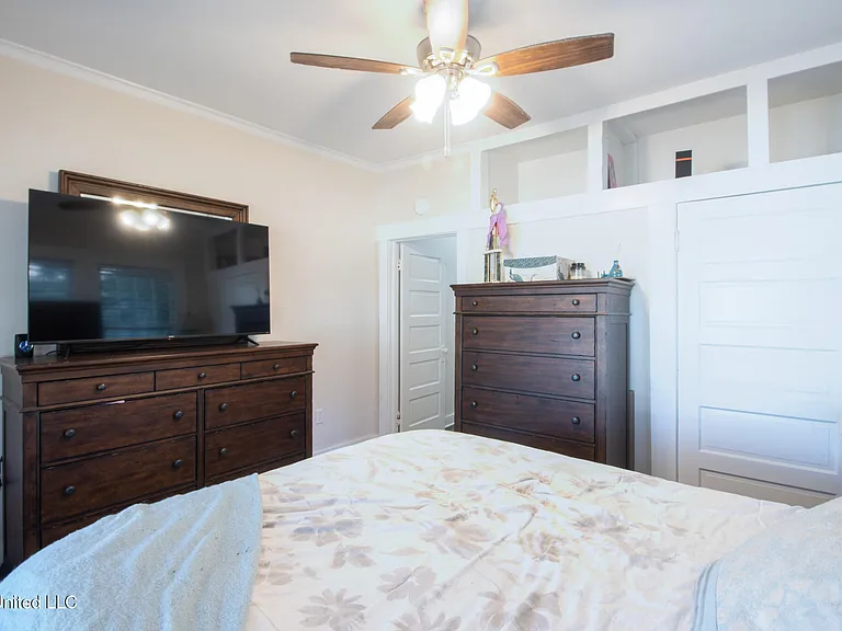 258 Querens Ave — Photo 17