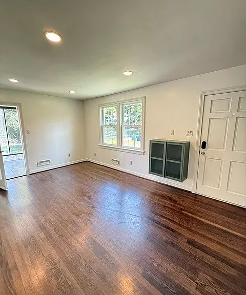 1300 Maywood Rd — Photo 7