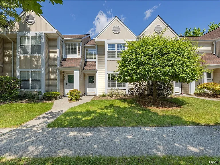 25 Creekside Cir — Photo 1