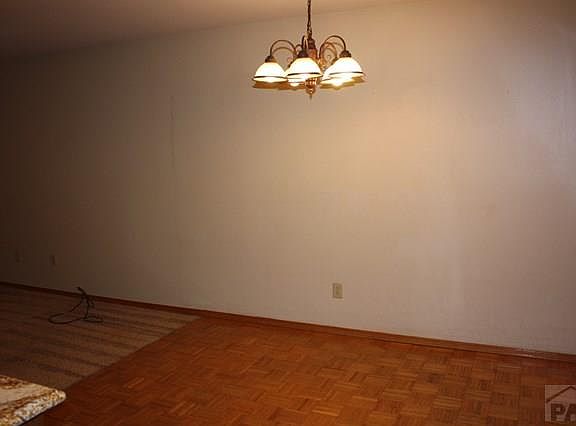 4th image of 74 Pennwood Ln