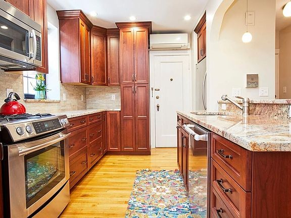 3rd image of 94 Marion St APT 3
