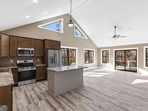5th image of 1054 Lakeland Dr