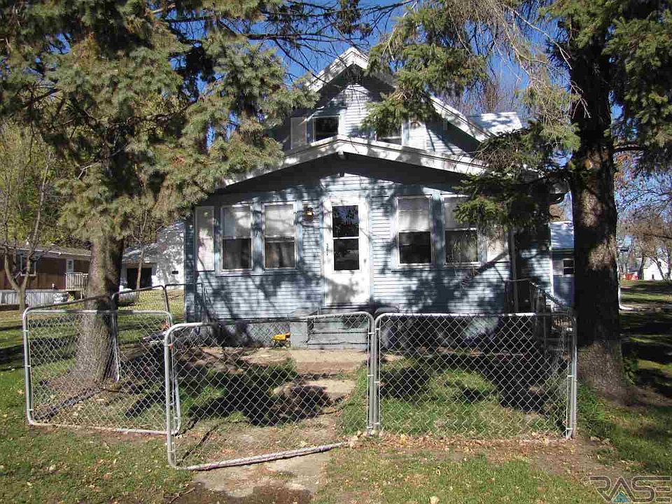 1st image of 105 E 1st St
