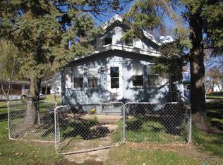 105 E 1st St, Hardwick, MN 56134