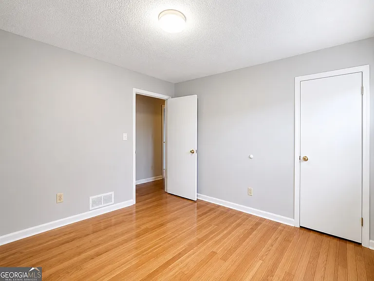 339 Desiree Dr — Photo 2