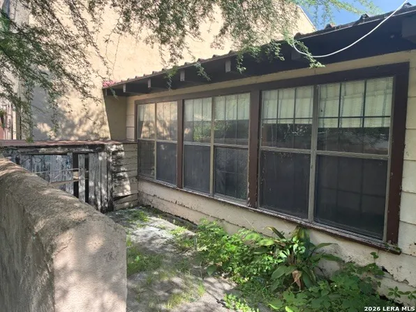 135 Avenida Juarez, Brackettville, TX 78832