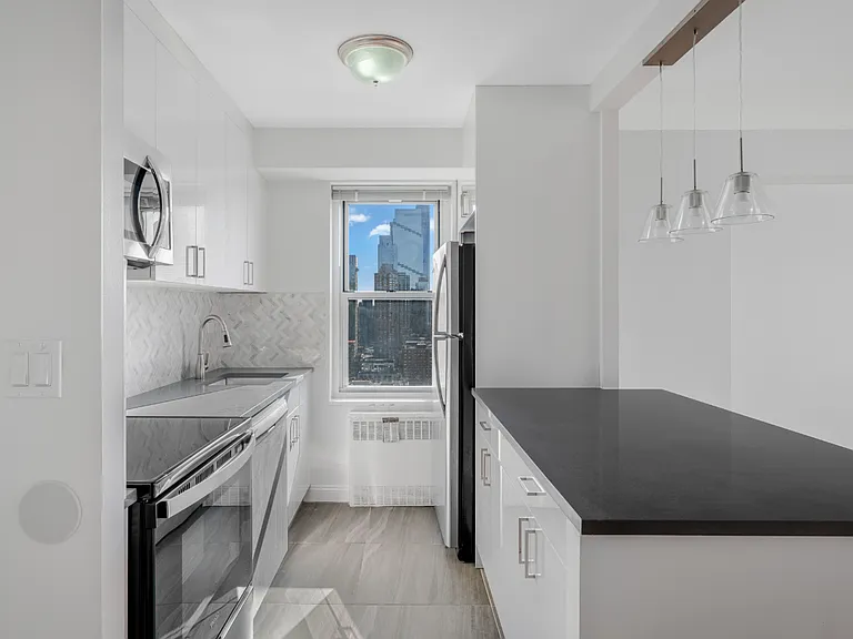 747 10th Ave #35F — Photo 4