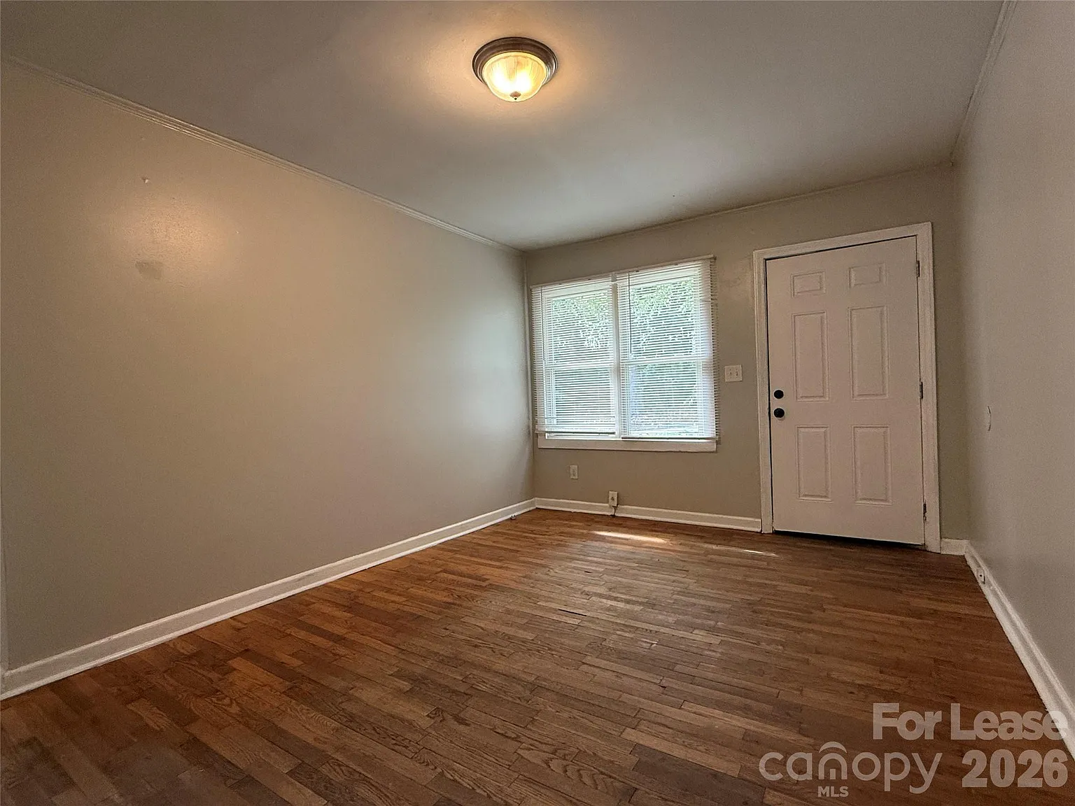 2 bed, 1.0 bath, 680 sqft, $995 — Photo 2