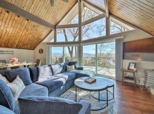 27701 Saint Bernard Ln, Lake Arrowhead, CA 92352
