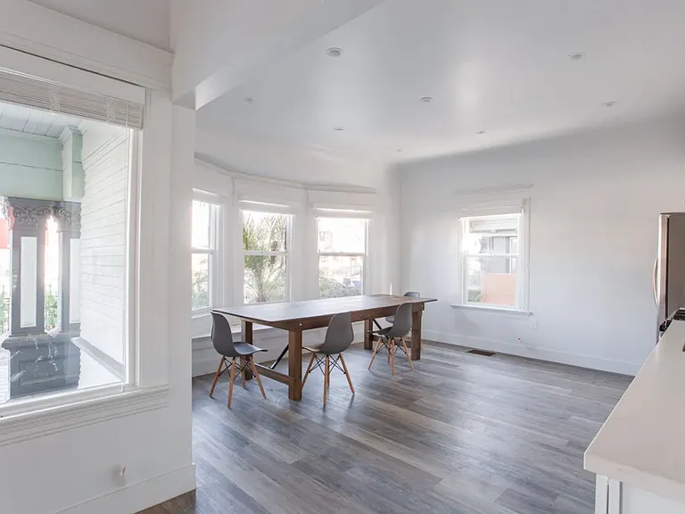 1158 W 37th St #5 — Photo 3