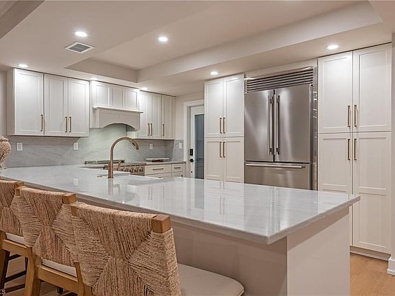 3rd image of 400 Park Shore DR #304
