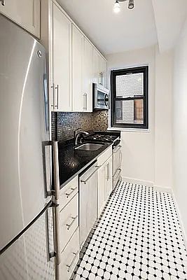 4th image of 155 W 71st St APT 4B